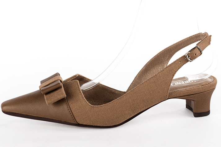 Caramel brown women's open back shoes, with a knot. Tapered toe. Low kitten heels. Profile view - Florence KOOIJMAN